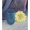 Szklany niebieski wazon