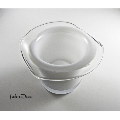 Biały szklany wazon - mleczny