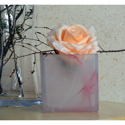 Szklany kwadratowy wazon 10x10x10 różowy