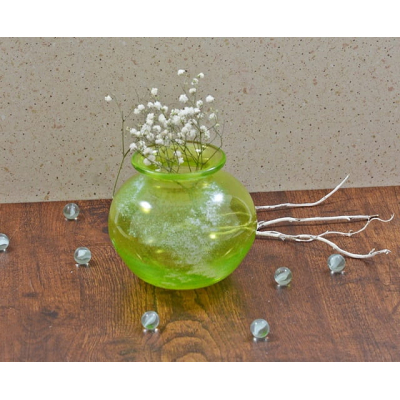 Szklany biało-zielony wazon