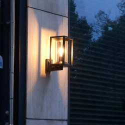 oświetlenie zewnętrzne domu kinkiety